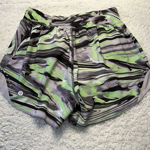 Lululemon Hotty Hot High-Rise Short - Picture 4 of 5